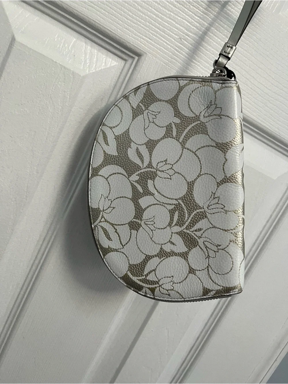 Kate Spade Larchmont Avenue Breezy Floral Half Moon Large Wristlet silver New